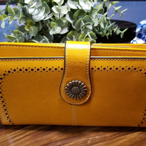 Stone.. Guess Cherie Zip-Around Wristlet